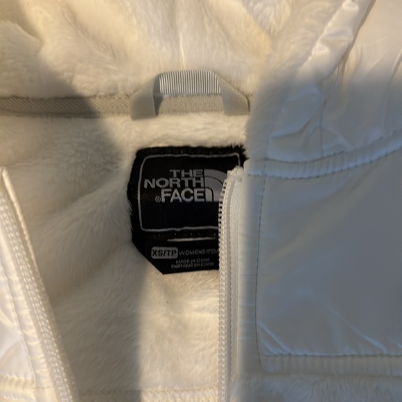 Women’s brand new XS hooded Osito Northface jacket in white! - Picture 3 of 5